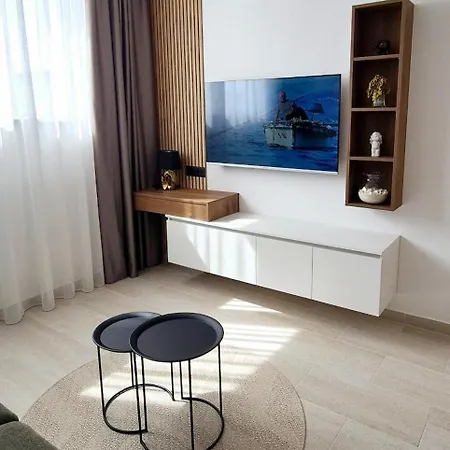 Cozy With Shared Pool Lejlighed Split