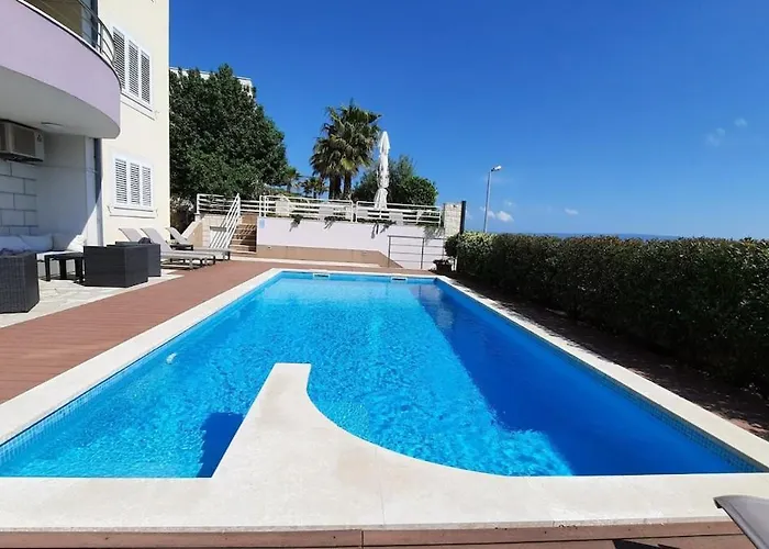 Apartment Cozy With Shared Pool *