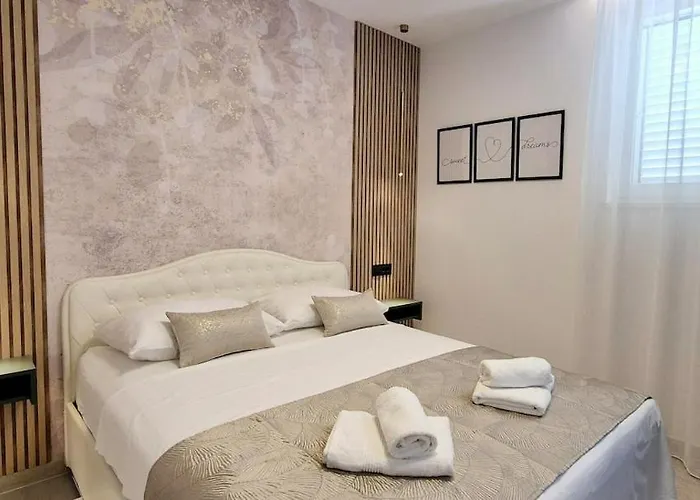 Cozy With Shared Pool Apartament Split