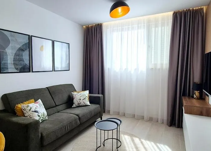 Apartament Cozy With Shared Pool Split