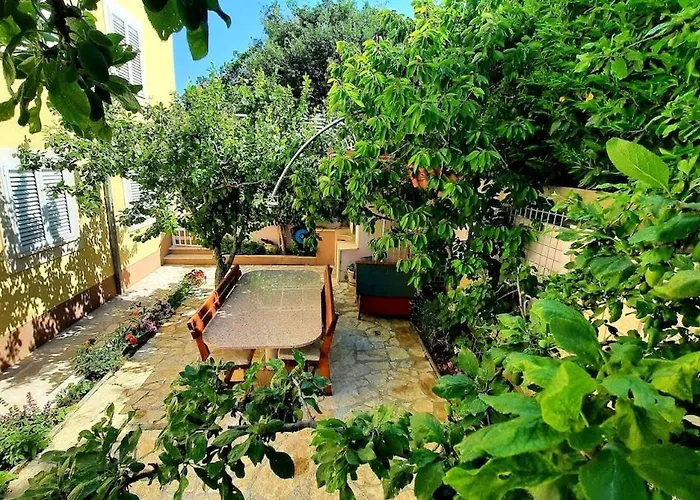 Cozy With Shared Pool Apartament