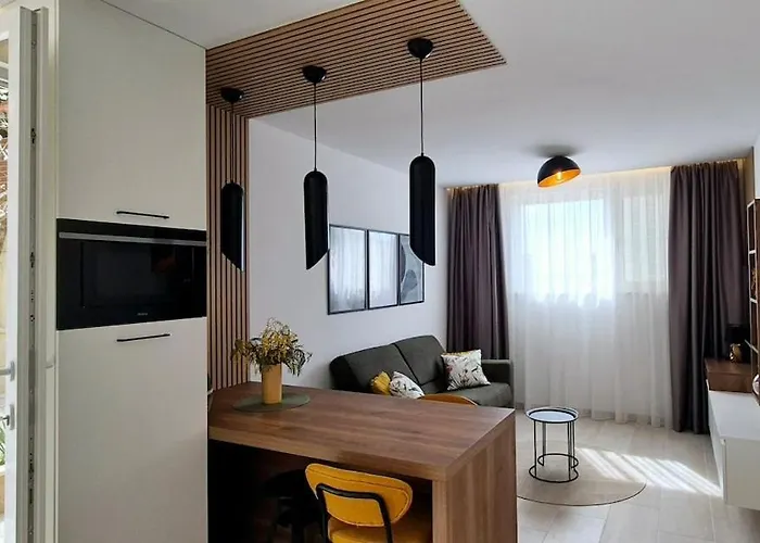 Apartment Cozy With Shared Pool Split