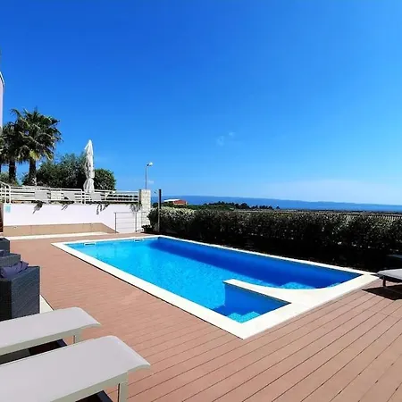 Cozy With Shared Pool דירה *