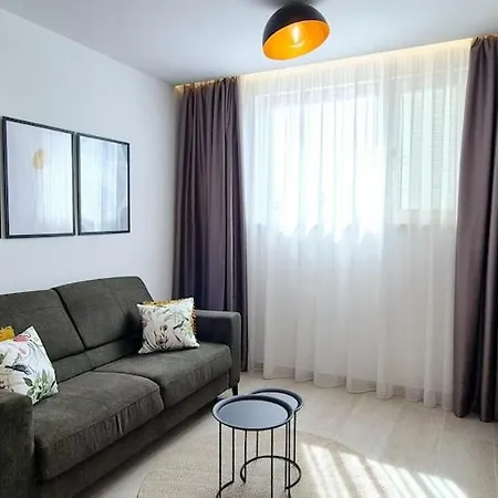 דירה Cozy With Shared Pool ספליט